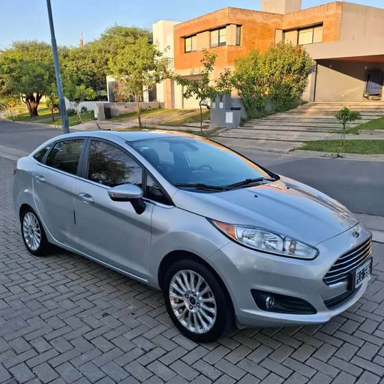 Ford Fiesta Kinetic 1.6 Titanium Powershift 120cv