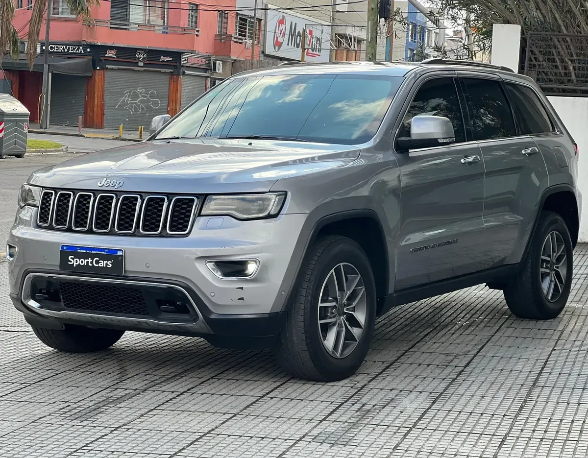 Jeep Grand Cherokee 3.6 Limited 286hp Techo + Llantas 18