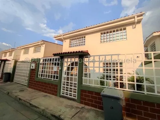 Gbf 25-15545 La Morita Vendo Hermoso Townhouse Contacteme Ya.