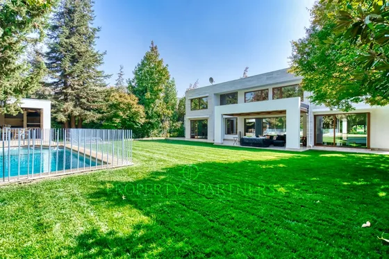 Gran Casa Mediterránea Con Excelente Ubicación