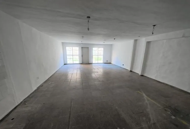 Local Comercial 150m2  Con Oficina Y Patio! B° General Paz