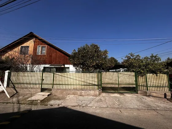 Casa Con Terreno Propio En Barrio Consolidado