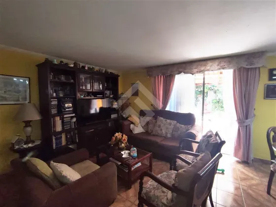 Casa En Venta De 3 Dorm. En La Florida