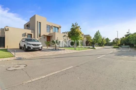 Impecable Casa En Venta De 3d 3b Serv En Cond Rukan Chicureo