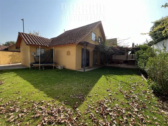 Casa En Venta De 3 Dorm. En Chicureo