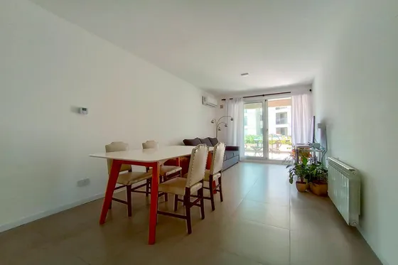 Venta/permuta - Departamento 1 Dormitorio Con Patio Y Cochera - Condominio Ocho Sauces, Funes.