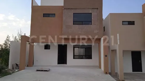 Casa En Venta Con Terraza En Tercer Piso, Totalmente Equipada