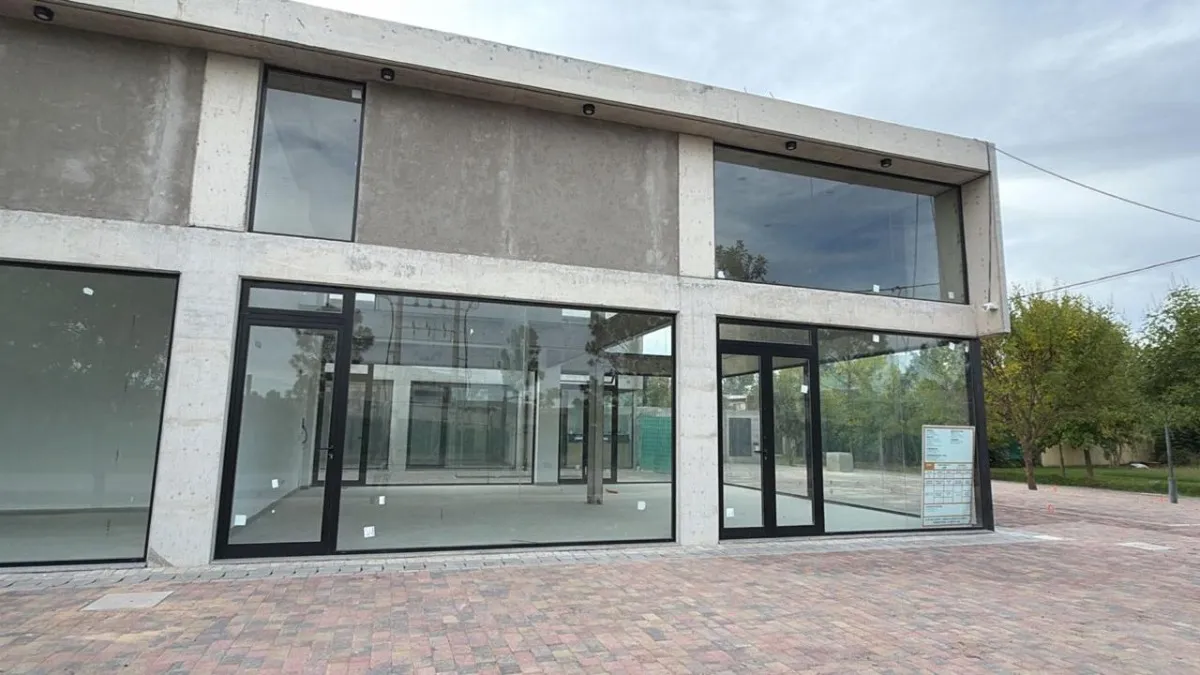 Funes. Venta. Local Comercial Sobre Av Houssay. A Estrenar. Oportunidad. Entrega Inmediata