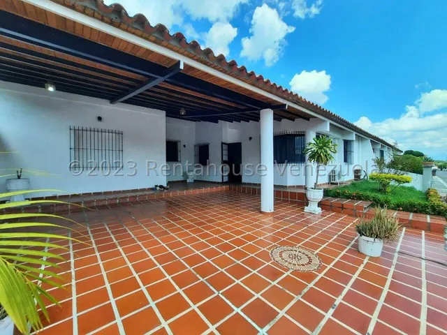 Ivonne Bracho Vende Hermosa Y Espaciosa Casa En Excelente Zona En Cabudare. #25-4097