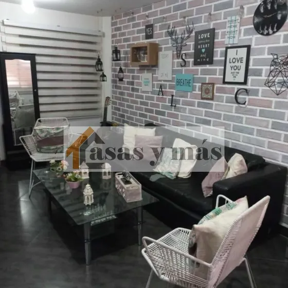 Casa Primer Piso En Copacabana, De 5 Habitaciones 2 Baños