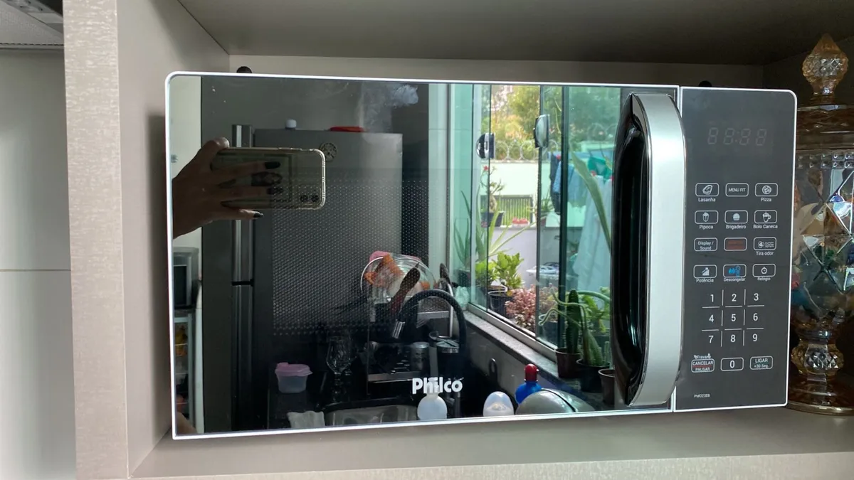 Micro-ondas Philco PMO23EB Limpa Fácil 20 Litros Potência de 1100W