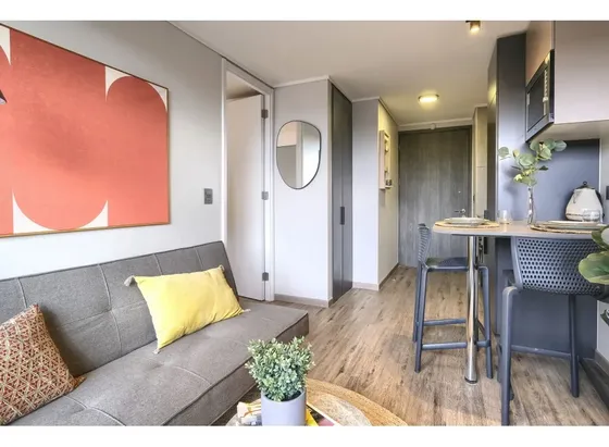 Arriendo Metro Cerrillos / Buzeta / Carlos Valdovinos