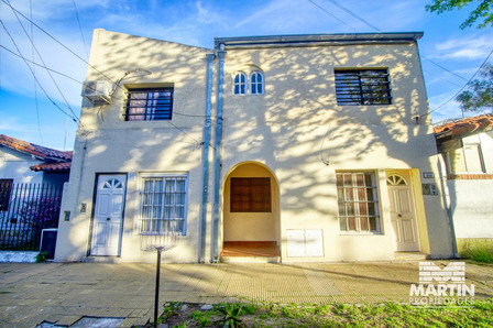 Casa Ph 3 Dptos De 2 Ambientes Cada Uno, Excelente Ubicacion 4 Cuadras De Av. Casa Ph 3 Dptos De 2 Ambientes Cada Uno, Excelente Ubicacion 4 Cuadras De Av.