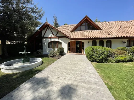 Casa En Venta De 4 Dorm. En Lo Barnechea Jardin Dehesa