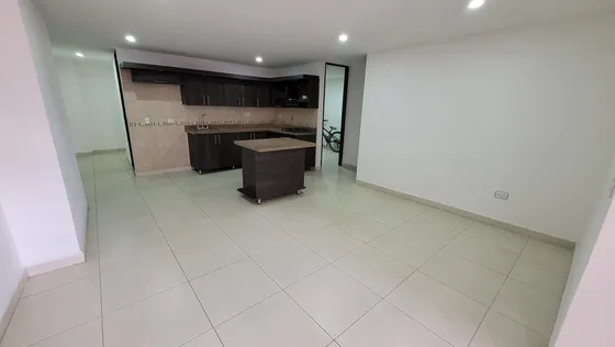 Amplio Primer Piso En El Barrio Obrero Bello En Venta