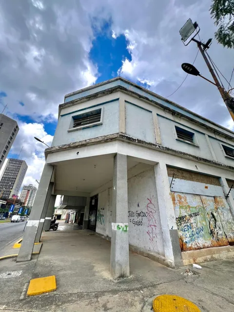 Edificio Comercial A Pie De Calle En Avenida Bolivar Norte Cod. Indie-015