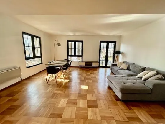 Depto. Remodelado 3 D + 2 B / Pocuro / Providencia