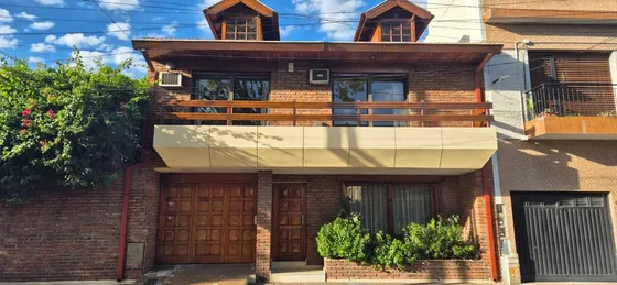 Venta Increíble Casa Edificada En 2 Lotes Gerli 