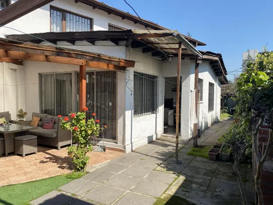 Amplia Casa Con Gran Terreno A La Venta En Ñuñoa
