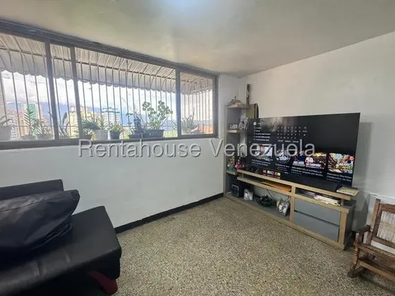 Amplio Apartamento En Venta El Valle 26-21278 Jca