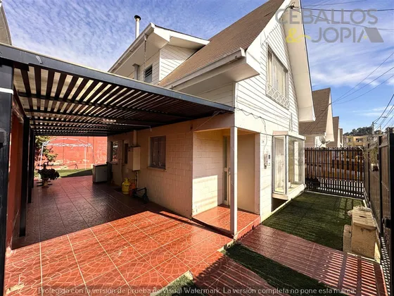 Casa En Venta De 3 Dorm. En Villa Alemana