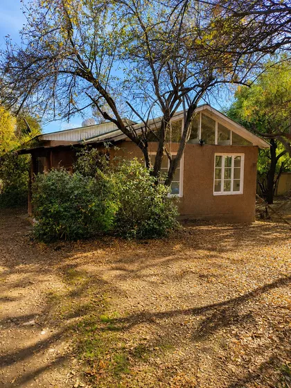 Casa De Barro Y Madera Con 900 M2 De Jardín En Com Ecológica