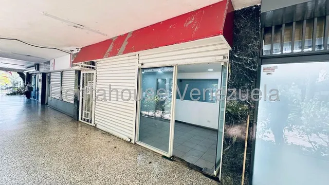 Jg Cod Flex 25-15114 Se Alquila Estupendo Local A Pie De Calle En Las Mercedes Negociable