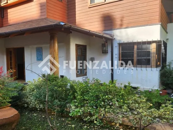 Casa En Venta De 5 Dorm. En Providencia