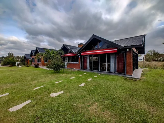 Casa 5 Ambientes Permuta Pileta Quincho Parrilla 