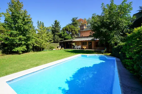 Venta , Casa Con Parque Y Pileta Parque Leloir, Ituzaingo