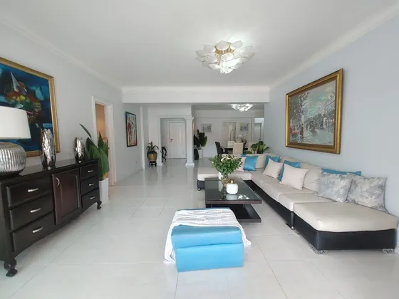 Apartamento En Alquiler En Urbanización Real. Amueblado