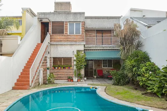 Venta Casa 5 Amb. En Caseros Con Pileta Y Cochera