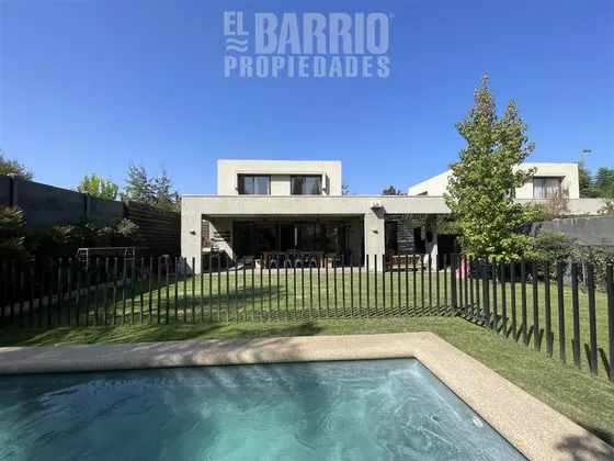 Casa En Venta De 3 Dorm. En Colina