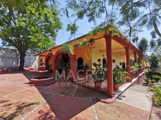 Quinta En Venta En Col. Santa Rosa Con 4 Bungalows Con Amplio Jardín Y Alberca
