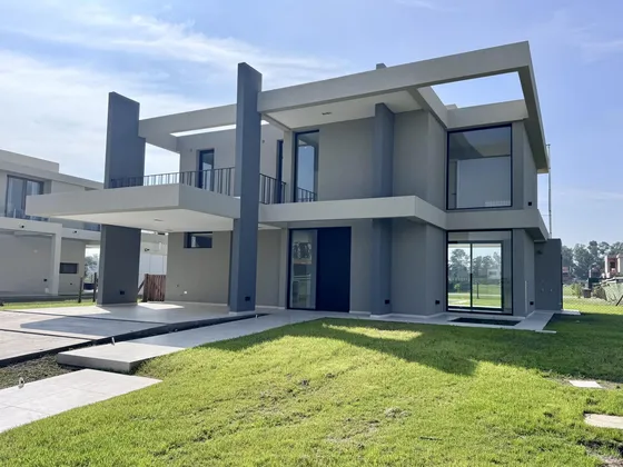 Casa En Venta Barrio Canning Chico
