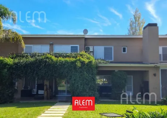 Casa De 3 Dormitorios En Venta En Quintas Del Sol