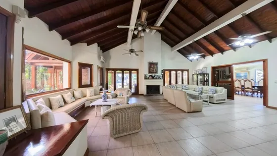 Venta Casa Country San Carlos 627 M² Sobre Un Lote De 1625 M² Todos Los Cuartos En Suite