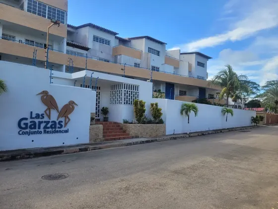 Exclusivo Penthouse En Conjunto Residencial Las Garzas. Eleva Tu Estilo De Vida Con Esta Distinguida Propiedad Ubicada En Un 2do Piso Tipo Ph, Diseñada Para Quienes Valoran La Amplitud Y La Privacidad