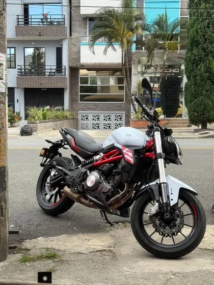 Benelli 302s - Modelo 2022