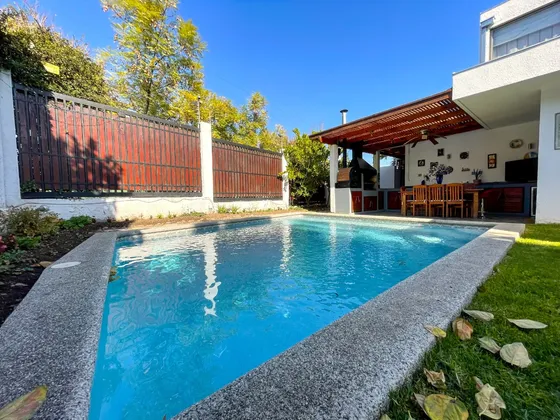 Preciosa Casa Bien Cuidada En Condominio. 4d+4b Cod. 41119