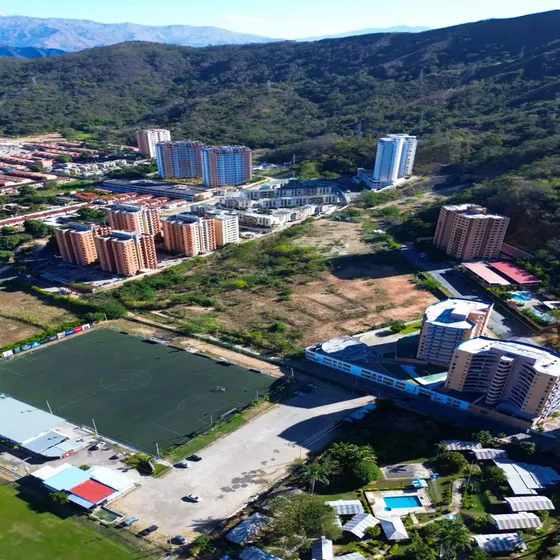Terreno Para Uso Comercial En Jardin Mañongo