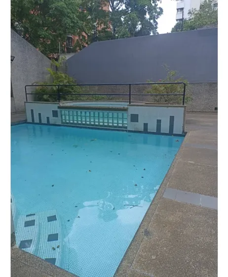 Se Alquila Apartamento 63m2 El Rosal 0875