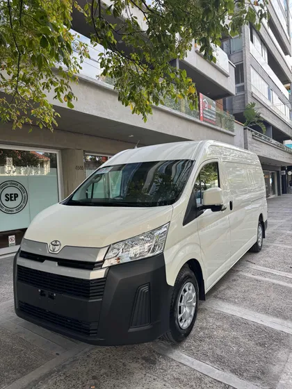 Toyota Hiace 2.8 Tdi Furgón 6at L2h2 3a 5p