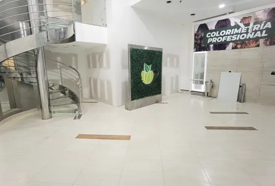 Excelente Local Para Oficina En Centro Comercial