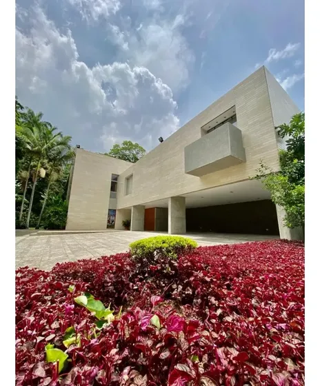 Se Vende Casa 2400m2 Country Club 4740