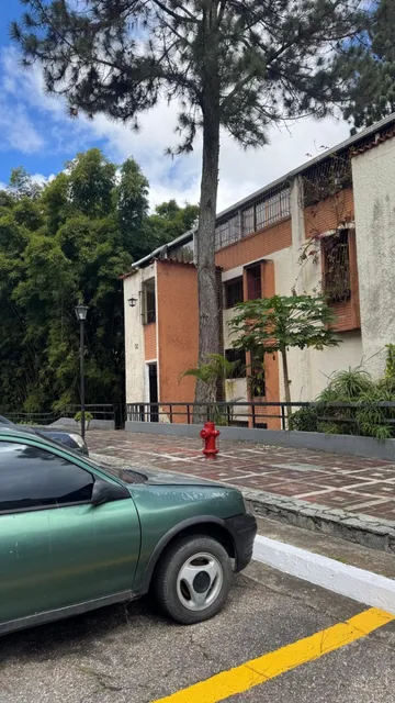 Towhouse Urb. Rosalito Av. Perimetral