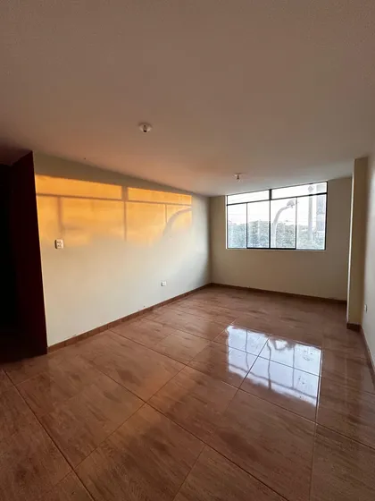 Alquilo Habitación De Estreno, Amplio Con Baño Propio - Comas