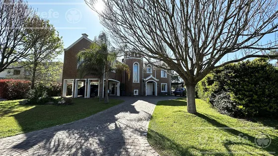 Casa En Venta En Abril Club De Campo Con Fondo A Golf Hudson Berazategui