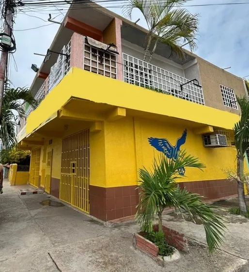 Casa Con Locales Comerciales
