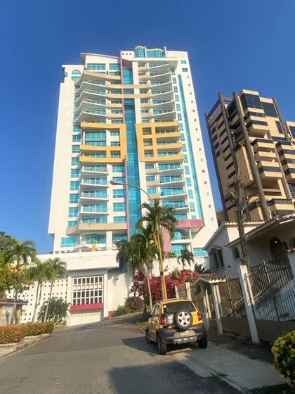 Apartamento En Alquiler En La Urb. Las Chimeneas, Conjunto Residencial The Lofts, Valencia.